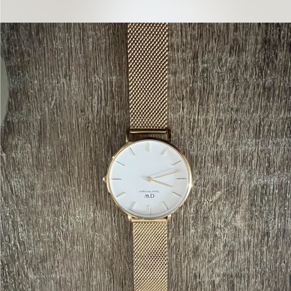 Daniel Wellington Gold Watch - Picture 2 of 3